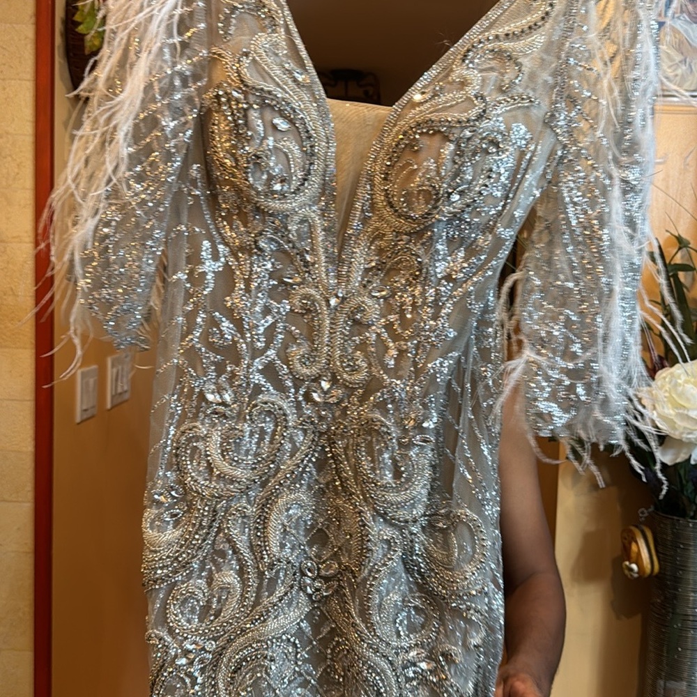 NewYorkDress: Beautiful evening gown that will turn heads. Ask any questions
